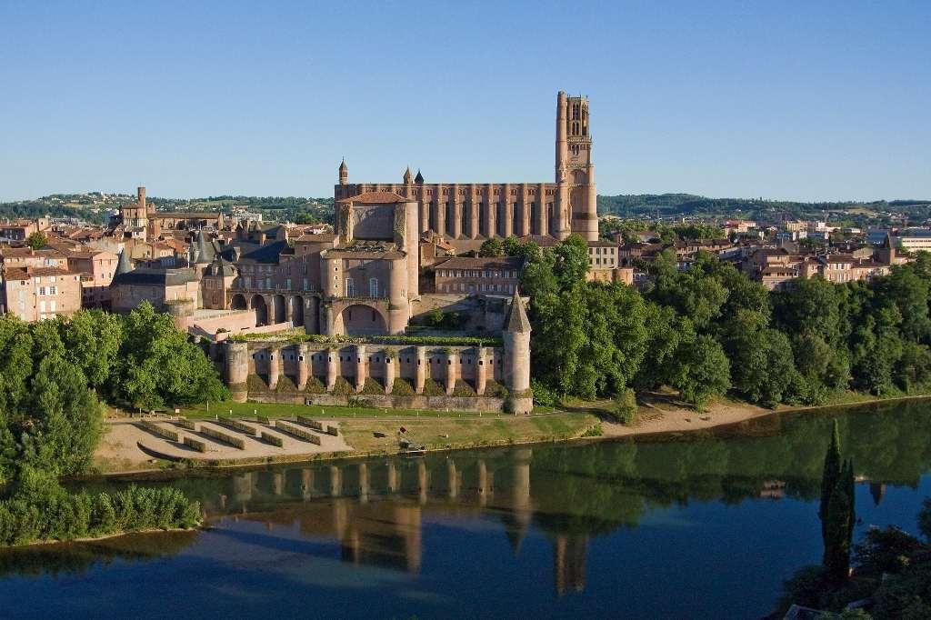 Name of the property EPISCOPAL CITY OF ALBI -The Cathedral -The Toulouse- Lautrec museum -Tourist Office GROWING TRENDS Visitors 2010