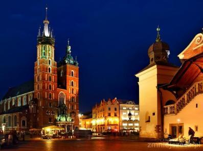 Romanesque, Gothic, Renaissance and Baroque architecture of The Old Town (Stare Miasto), the biggest Market Square in Europe (Rynek Glowny), The Town Hall, Collegium Maius