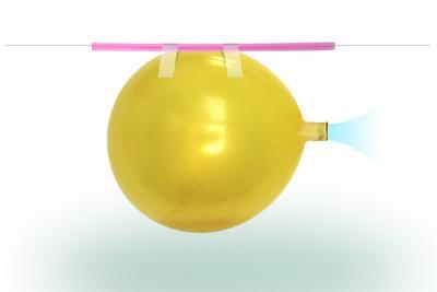 Упутство: Провуци канап кроз сламку. Надувај балон и залепи га за сламку (слика 12). Канап фиксирај између два било која држача у просторији! Одвежи балон. Шта запажаш? Како зовемо ту врсту кретања?