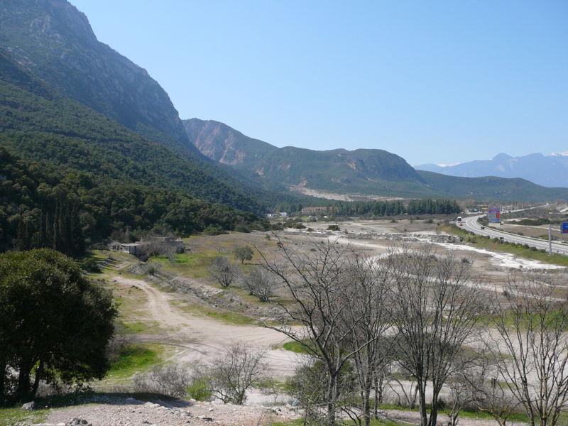 The actual pass at Thermopylae.