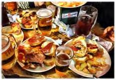 Here you have some places where you could eat for 10 euros or less in Madrid. EL RINCÓN You can eat a big dish plenty of food, one drink and desserts for 10.