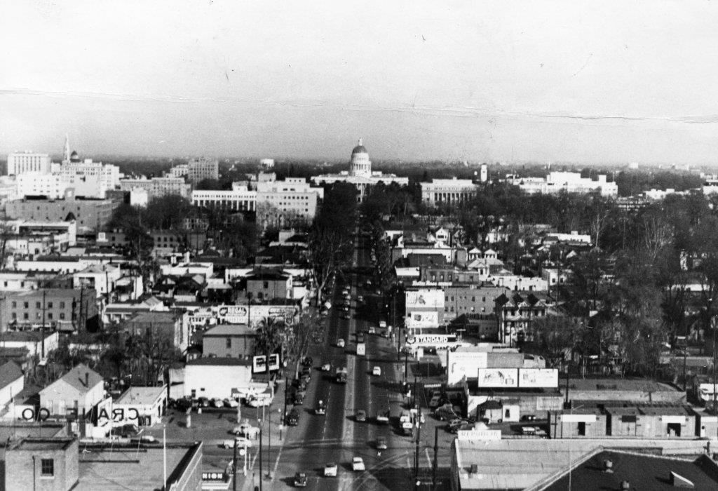 CULTURAL RESOURCES: APPENDIX Figure 37. Sacramento West End and Old Sacramento looking east down M Street (Capitol Avenue) toward the State Capitol. Sacramento s West End is visible in the foreground.
