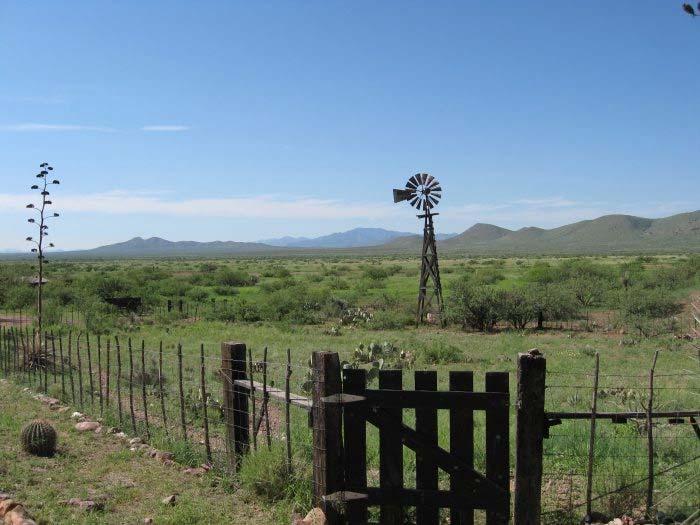XIA Ranch Cochise County, Arizona Offered for sale exclusively by: Walter Lane Headquarters West, Ltd. 4582 N 1 st Avenue Tucson, AZ 85718 Telephone (520) 792-2652; Fax (520) 792-2629 www.