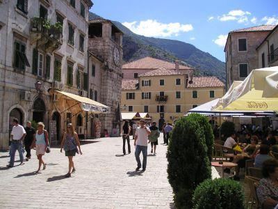 Some of Kotor s most important buildings, such as the Napoleon Theatre and the Arsenal building are located here.