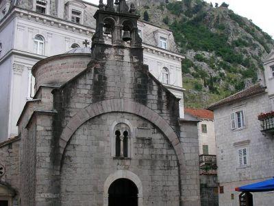 Address: Stari grad Kotor, Kotor, Montenegro Image Courtesy of Flickr and PROCharlie I) Lombardic Palace The Lombardic Palace is another Kotor mansion that belonged to a wealthy family.