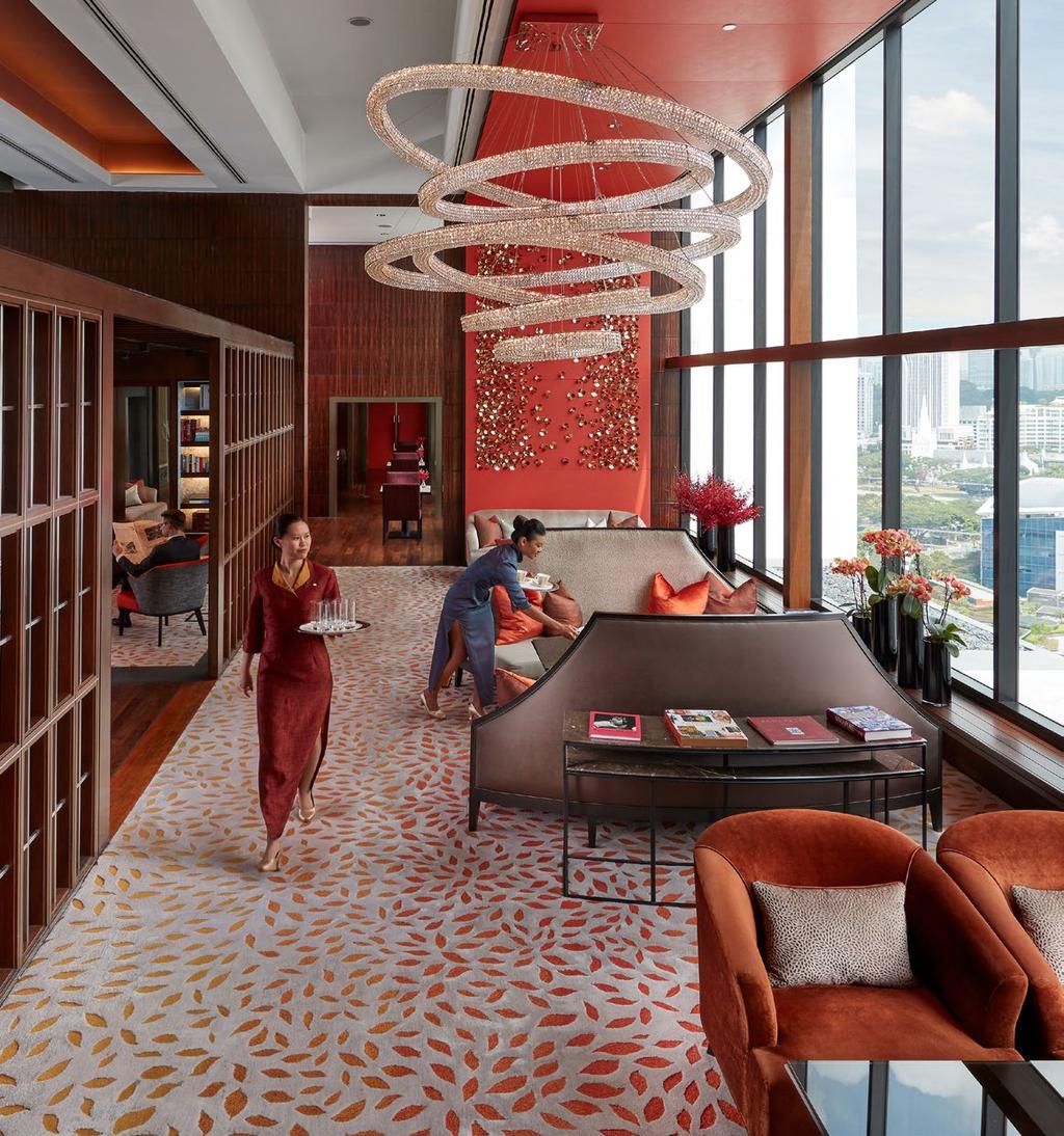 THE ULTIMATE URBAN RETREAT Shaped like our iconic fan, Mandarin Oriental, Singapore is an