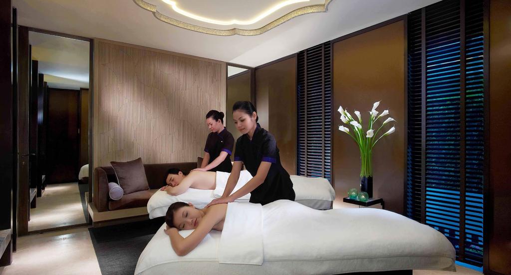 FROM HEAD TO TOE Indulge yourself at The Spa at Mandarin Oriental, Singapore, where you