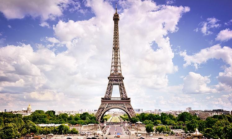 A BEAUTIFUL SETTING Highlights of what you ll experience on your 12-day trip to France and Spain Paris Versailles Sagrada Familia Paris is France s capital and most populous city.