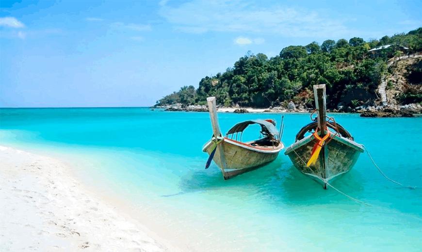 THE SOUTH The South extends southward along a narrow peninsula lying between the Andaman Sea with its rugged and strange limestone rock formations and cliffs on the west and the Gulf of Thailand with