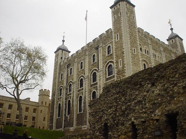 The Tower of London It was built by William