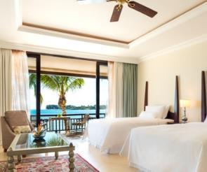 2 Accommodation DELUXE OCEAN ROOM Area: 63m² Ocean View Capacity: 2 adults + 1 child «The deluxe ocean suites welcome you in a