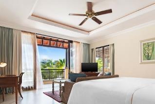 » SUITE GRAND DELUXE Area: 195m² Capacity: 2 adults + 1 child «Grand Deluxe Suite is a luxurious paradise escape to remember.