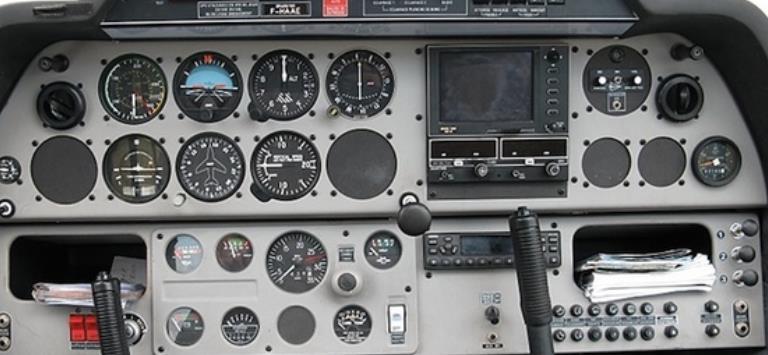 Real flight S /C IVAO flight using IvAp SY /S VHF Receiver 25kHz spacing Remember not to insert O, L & V with the use of letter S. 5.7. DR400 We will list together the equipment list of a Robin DR400.