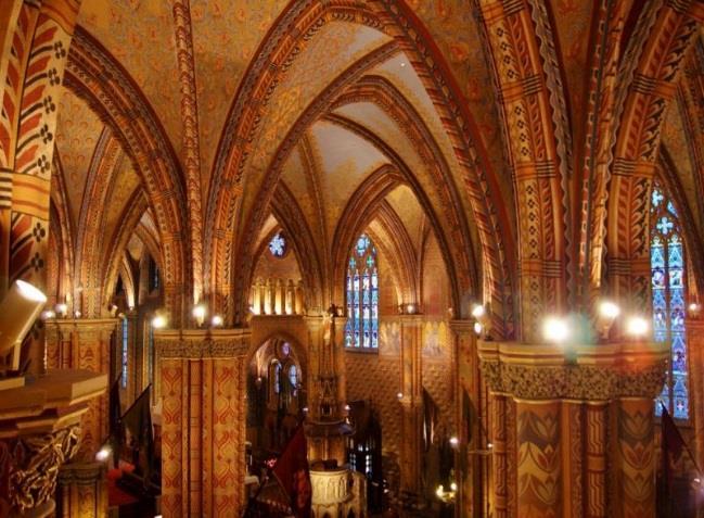 According to church tradition, it was originally built in Romanesque style in 1015.