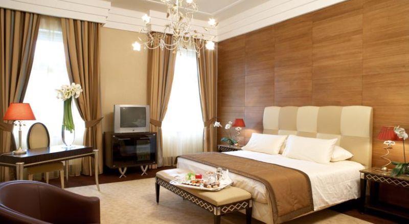 Hotel BOSCOLO ***** Budapest The 5-star luxury hotel Boscolo is located close to the city center of