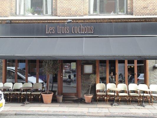 Les Trois Cochons Les trois cochons is firmly rooted on Værnedamsvej, a road with a touch of