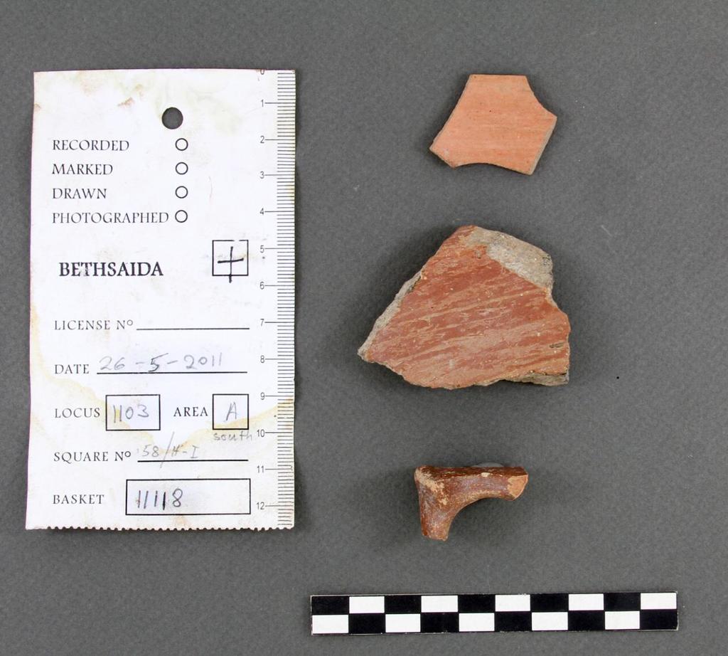 Figure 16, Locus 1129, basket 1118, Iron Age IIA shards, notice
