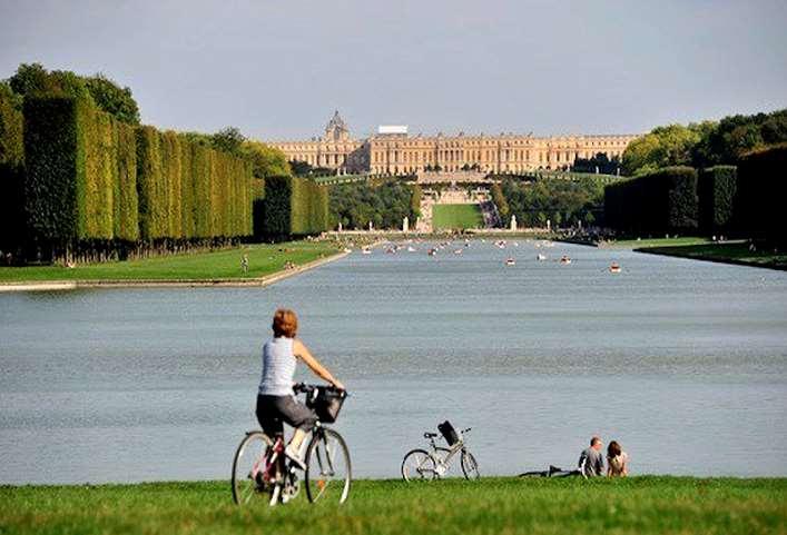 France - Paris - Chateau of Vaux le Vicomte to the Palace of Versailles Cycling Tour 2018 Individual Self-Guided 6 days/5 nights PARIS, city of all the arts and capital of France, is the departure