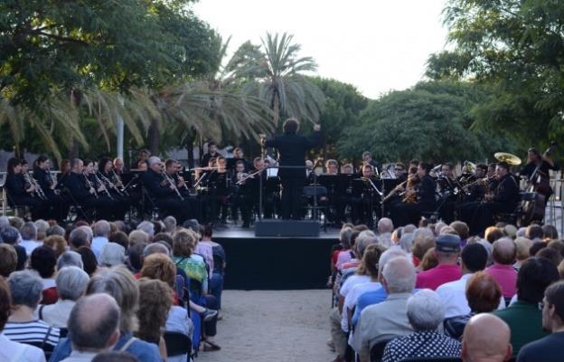 Transfer to an outdoor performance venue in Barcelona (TBC).