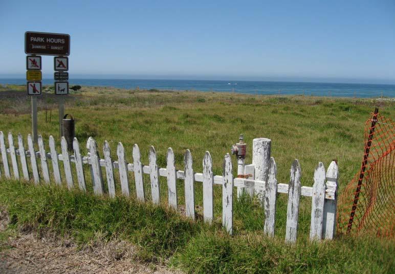 Opportunities & Constraints SEGMENT 2: Hearst San Simeon State Park Ragged Point Conservation Area to Piedras Blancas Area of Interest Site Photos There are existing