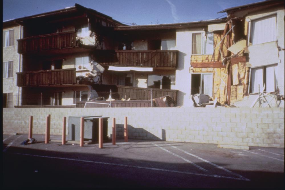 Chapter 1 Study Guide Figure 5.1 The Northridge Meadows Apartment Building where 16 people were killed in the 17 January Northridge earthquake.