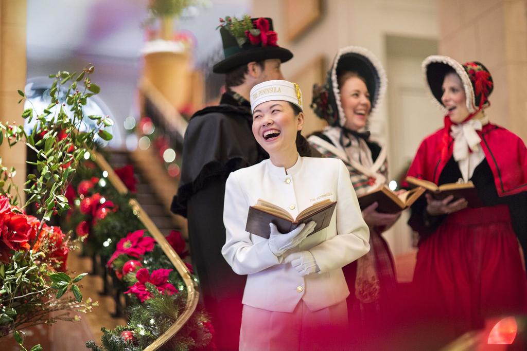 VICTORIAN CAROLERS Experience the time-honored tradition of holiday caroling throughout