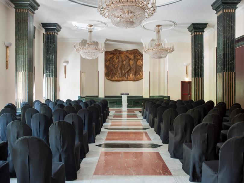 EXCLUSIVE FEATURES FOR MEETINGS Special locations such as our magnificent lobby. We have some clear meeting rooms such as Albéniz or Escorial Centro.