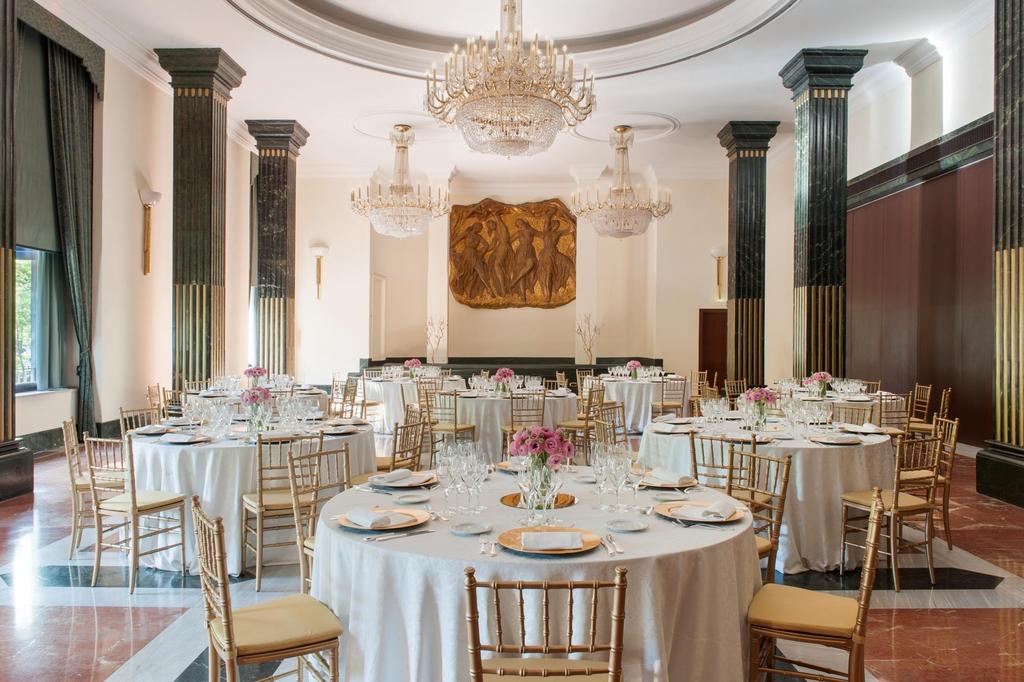 DISCOVER OUR MEETING ROOMS: ALBENIZ Old ballroom of the XIX century