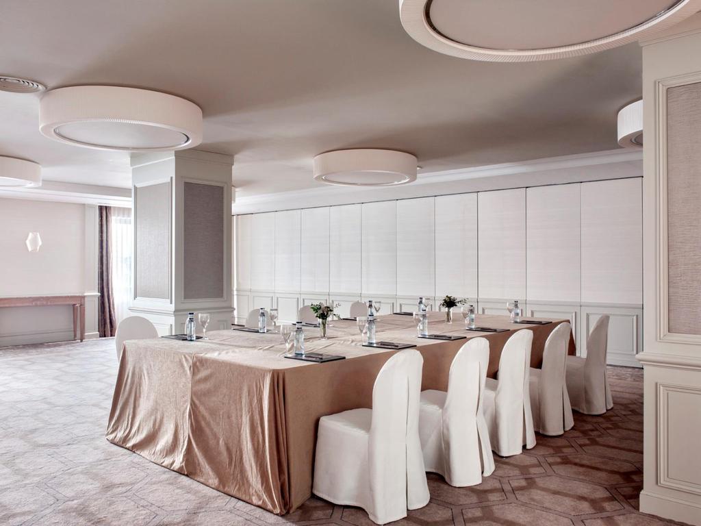 DISCOVER OUR MEETING ROOMS: ESCORIAL SUR Meeting