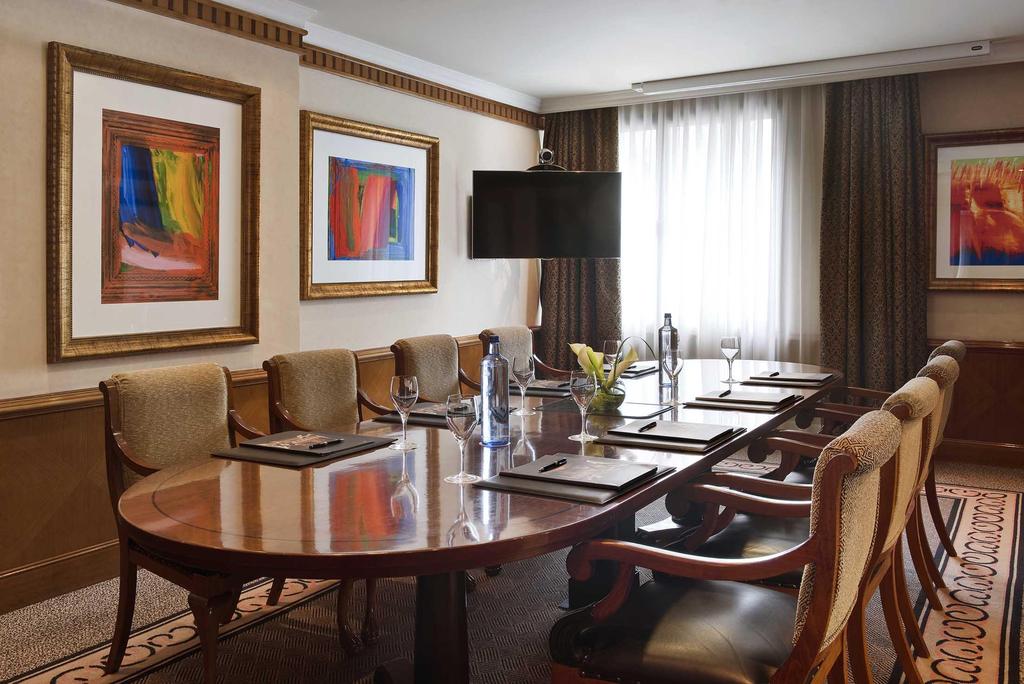 DISCOVER OUR MEETING ROOMS: MONCLOA Private room belonging to the Club