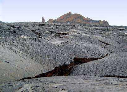 Sullivan Bay is known for its spectacular volcanic formations, relatively young pahoehoe lava flows, and unique geological scenery.
