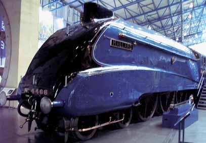 Na prvi pogled ji je zaradi visokega dimnika celo nekoliko podobna. Pričakovali bi, da bi yorški muzej pod svoj krov sprejel tudi lokomotivo Rocket, a ta domuje v londonskem tehniškem muzeju.