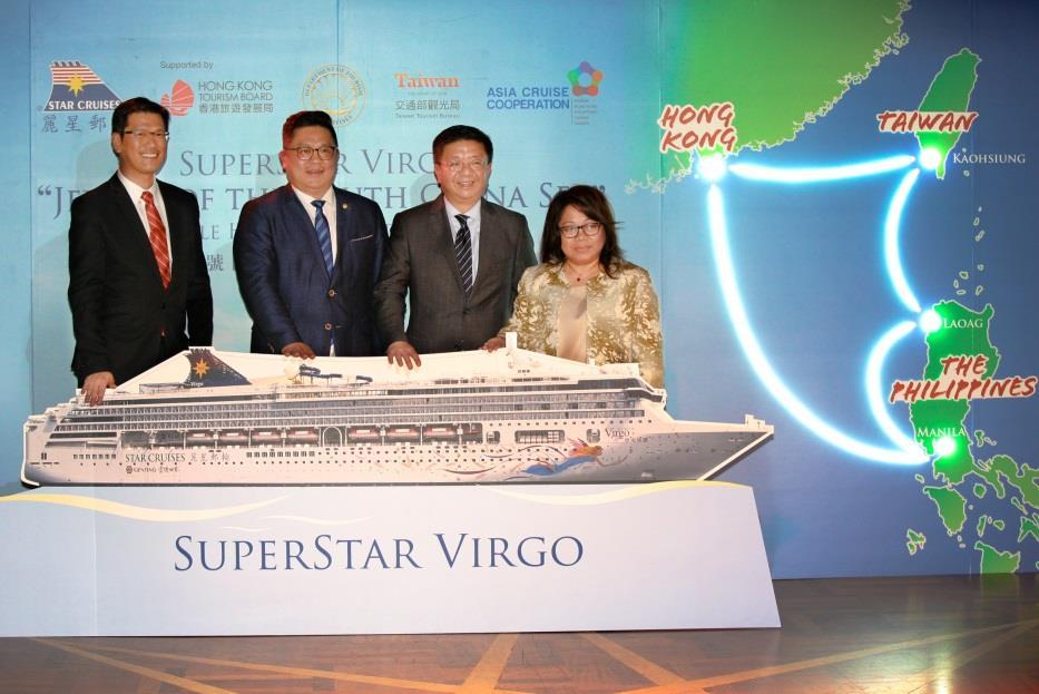 that reflects the collaboration between Star Cruises and the ACC, including: (from left to right) Mr. Ang Moo Lim, President of Star Cruises Mr.