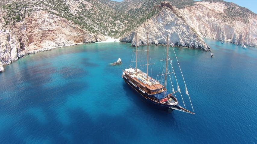 JEWELS OF THE CYCLADES 2018 ABOARD THE 25-CABIN MOTOR SAILER GALILEO APRIL -OCTOBER 2018 8-day cruises Fridays