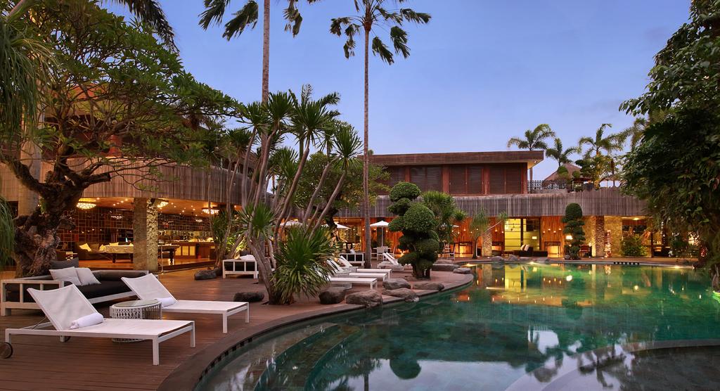 Et enitia andipiciat in ped, in trendy Seminyak on the southwest coast of Bali, pool.