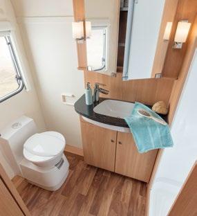 STARCLASS REST & CARE 14 15 The bathroom shelves offer lots of storage space for