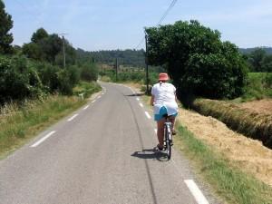 wheels may roll. You will follow picturesque tracks through the Pelenq forest, through to the beautiful perching village of Fox Amphoux; then on to the charming troglodyte town of Cotignac.
