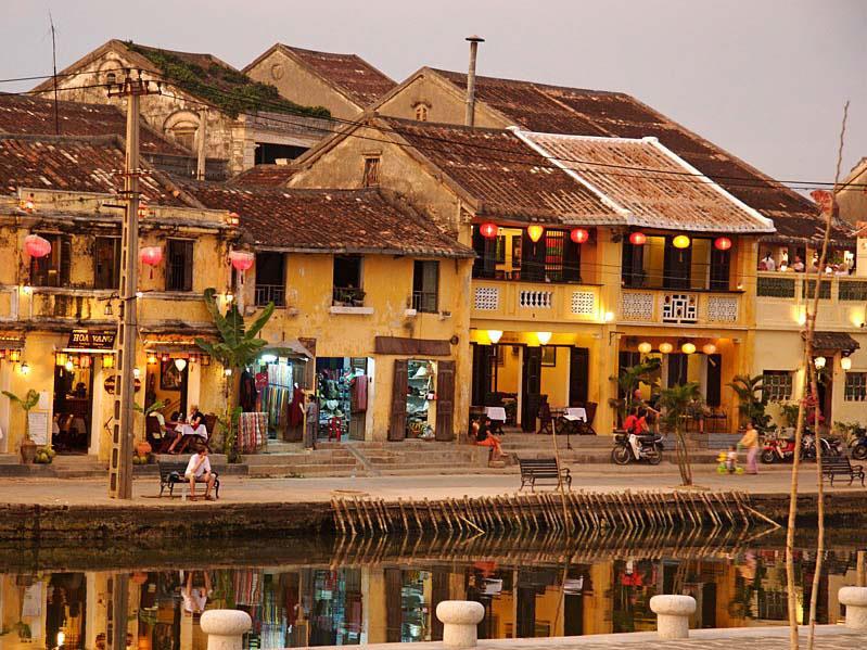 Breakfast at Hotel Free Time to explore Hoi An Overnight in Hoi An Day 10 : HOI AN- DA