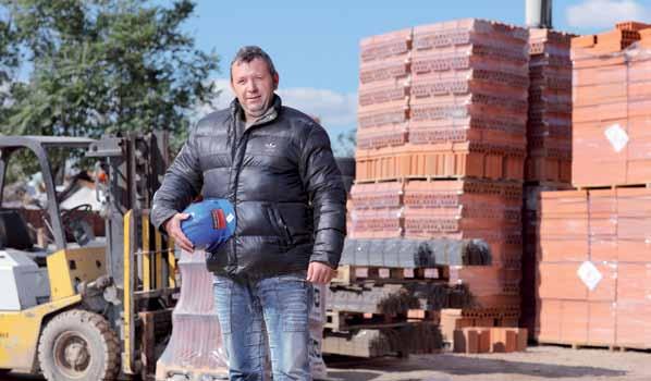 44 годишен извешта ј 2011 Г-н Драган Петковски, сопственик и директор на компанија за градежни материјали и производство Драган Петковски од Куманово, динамичен деловен град во северна Македонија, е