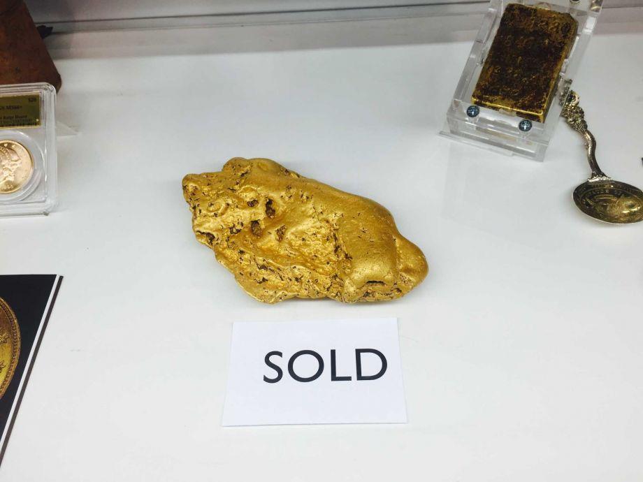 But Don Kagin, the Tiburon-based coin dealer who brokered the deal, said that a "prominent Bay Area collector" paid about $400,000 for the nugget weighing 6.07 pounds (2.8 kilograms).