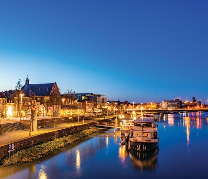 AMSTERDAM (4 nights) - Hotel Estherea Amsterdam is such an attractive city with its 17th century historical atmosphere, buildings and the intimacy of the streets, canals and squares, combined with