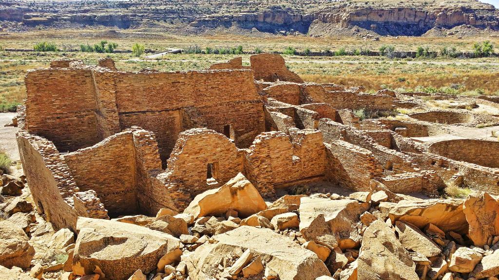 Day 5: Transfer to Chaco Canyon National Monument (1.5 Hours) Tour Chaco Canyon National Monument Transfer to Santa Fe, NM (3.