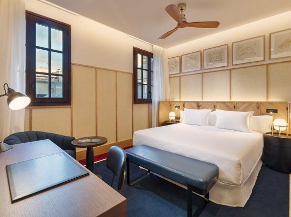 Rooms The comfortable rooms at H10 Madison are designed to create a peaceful environment that favours rest.