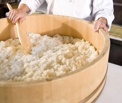 4. Hangiri Sushi chefs around the world use a very specific type of wooden bowl, called a hangiri, to cool sushi rice. Its a large, flat, shallow bowl that resembles an old-styled barrel.