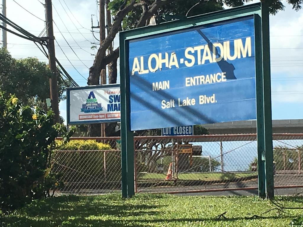 EXISTING vs. NEW STADIUM Life cycle costs Aloha Stadium requires approximately $423M in critical health and safety repairs, ADA and code compliance (2017 dollars). Or, $30M/year for 25 years.
