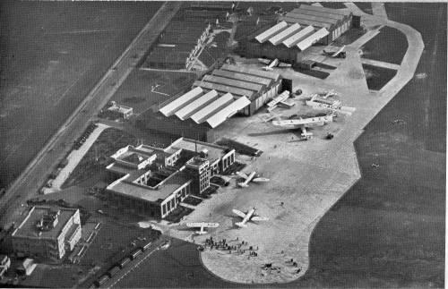 4. TEORETIČNI DEL NALOGE 4.1 RAZVOJ LETALIŠČ Začetek letališč bi lahko uvrstili v začetek 20. stoletja. V začetku so se letališča razvijala zelo počasi.