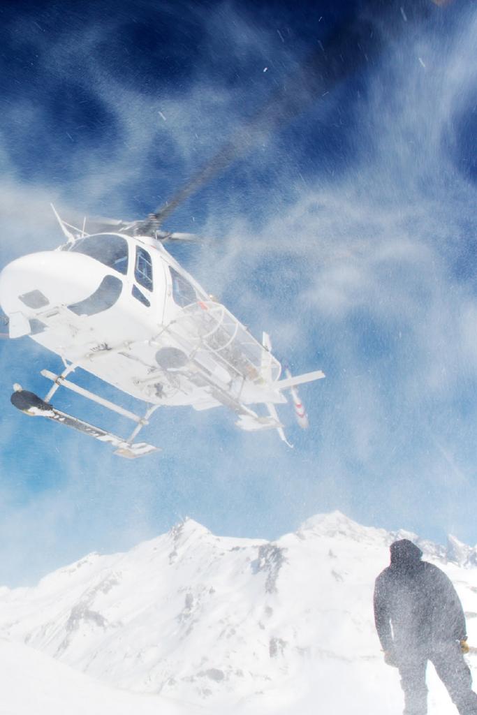 BACKCOUNTRY HELI-SKI Winter Intermediate to advanced skiers only Leave the lifts and the crowds behind for an unforgettable off-the-grid adventure.