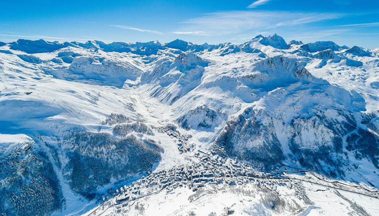Val d Isère The charming village of Val d Isère sits nestled within the Espace Killy, one of the Alps' most dynamic ski terrains.