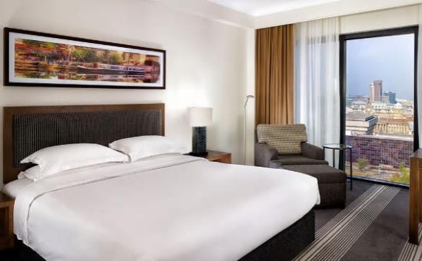 The hotel offers an extensive breakfast buffet and a choice of 2 restaurants for guests to enjoy. Centrally located, the Hyatt Regency is only a short walk from New Street Station and the city centre.