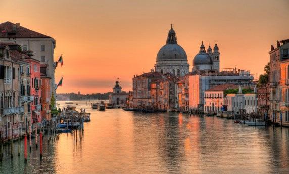 Free time and during the afternoon we will take part in a wonderful panoramic tour of the lagoon by motor boat (included in the price). In the evening boat trip on the waterway Giudecca.
